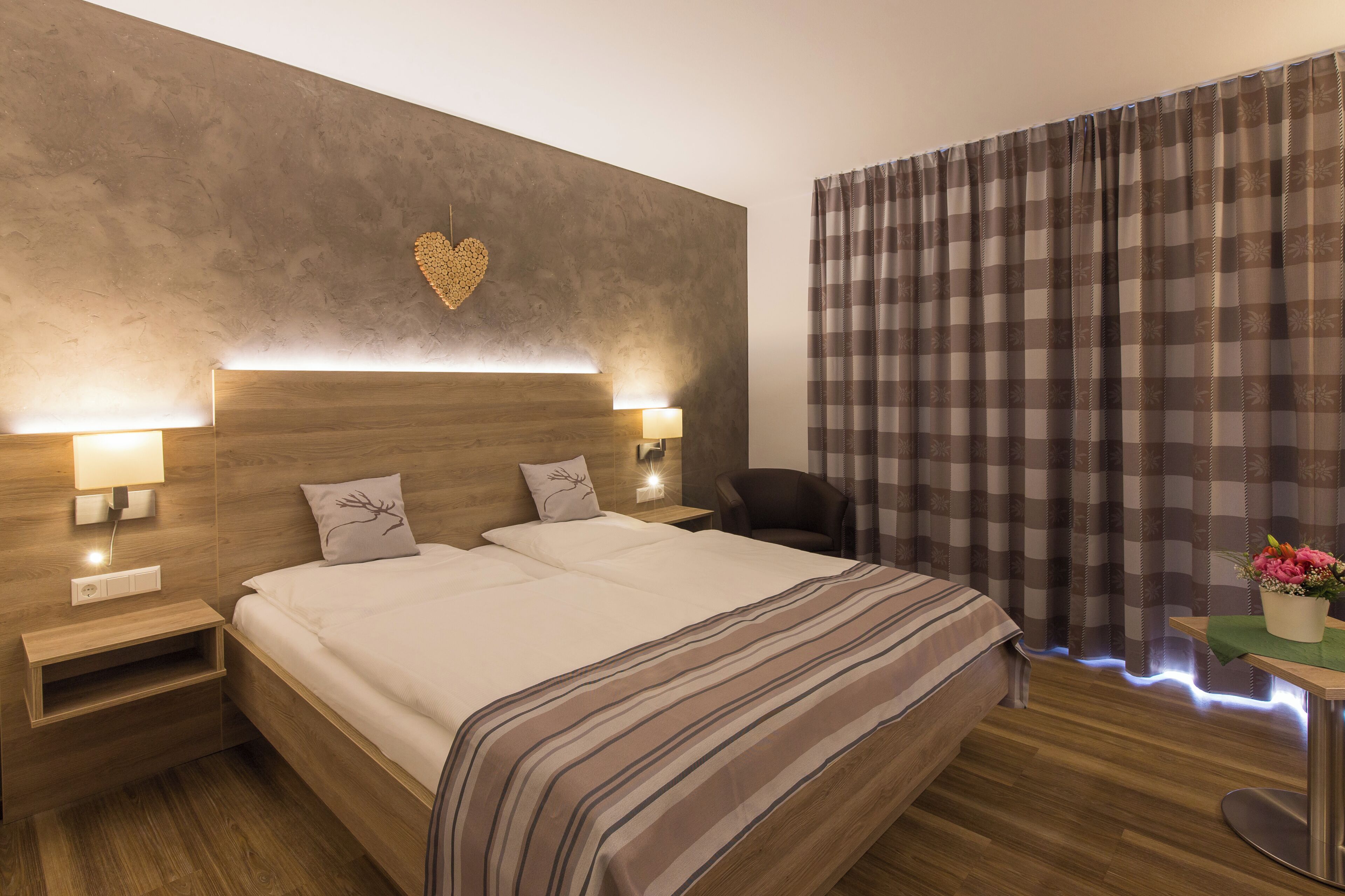 Tweepersoonskamer | Een bureau, gratis wifi, beddengoed