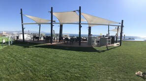 บาร์ริมสระว่ายน้ำ