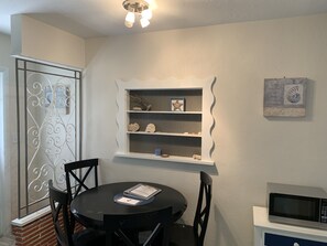 Standard Cottage, 2 Bedrooms (2 Bedroom House 3) | In-room dining