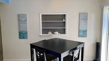 Standard Cottage, 2 Bedrooms (2 Bedroom House 2) | In-room dining