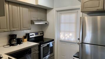 Standard-Ferienhaus, 2Â Schlafzimmer (1 Bedroom Apartment) | Eigene KĂŒche | GroĂer KĂŒhlschrank, Mikrowelle, Herdplatte