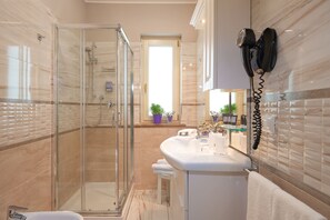 Superior Room | Bathroom