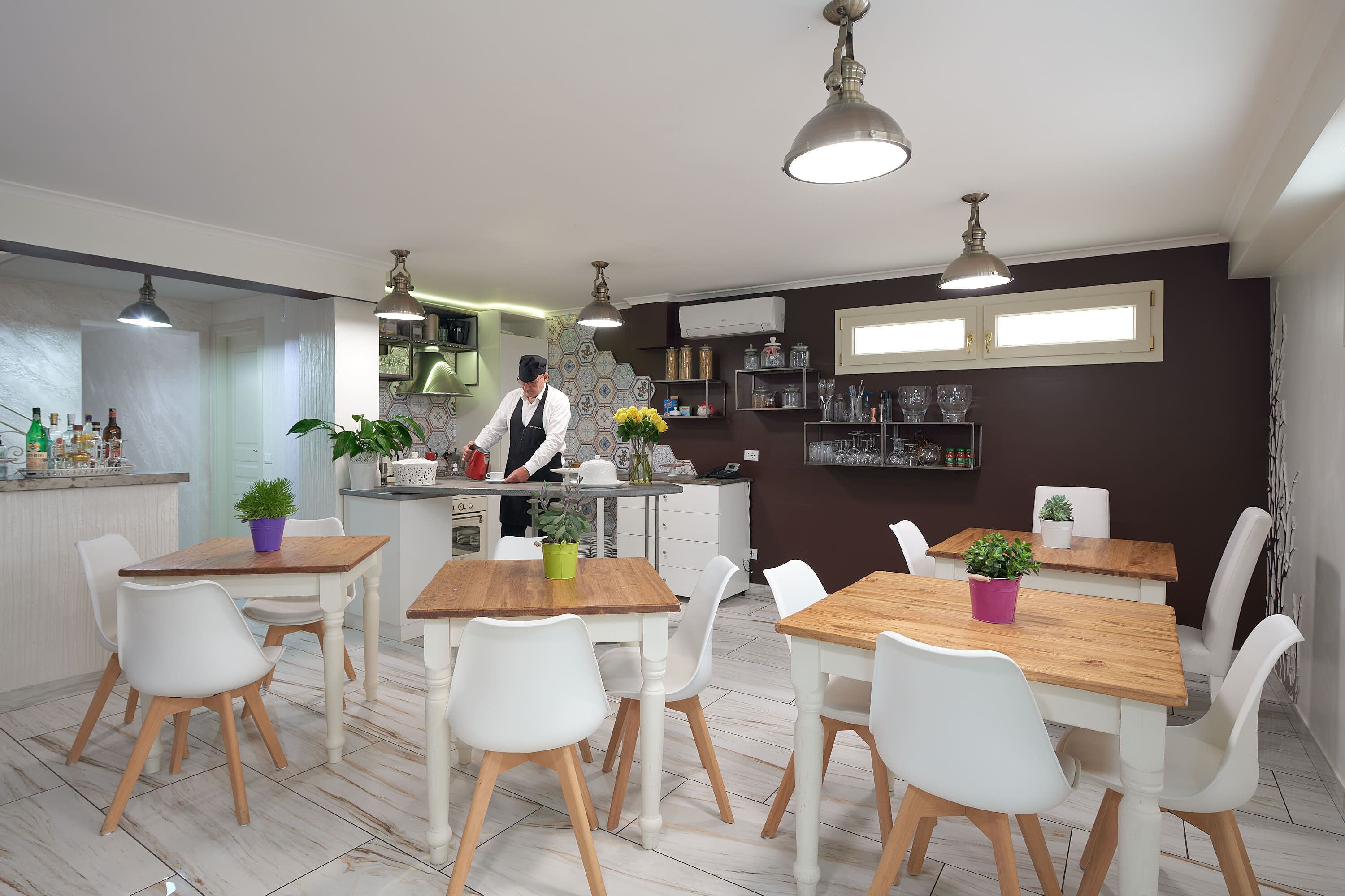 Kontinental frokost hver dag (EUR 15 per person)