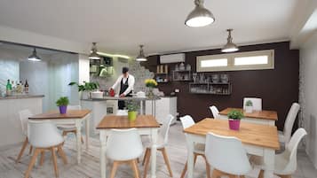 Daily continental breakfast (EUR 15 per person)