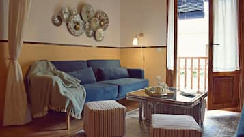 El Corredor Apartment | Dining room