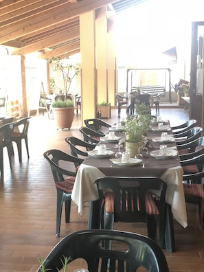 Breakfast, lunch, dinner served; local cuisine