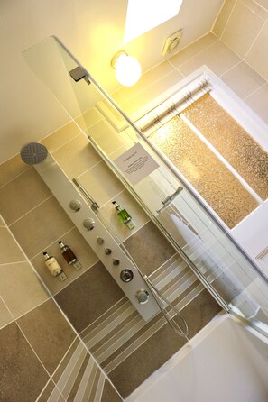 Premium bedding, individually decorated, iron/ironing board, free WiFi - Grove House (Leyburn)