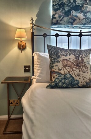 Room (Bishopdale Small Double ) | Premium bedding, individually decorated, iron/ironing board, free WiFi - Grove House (Leyburn)