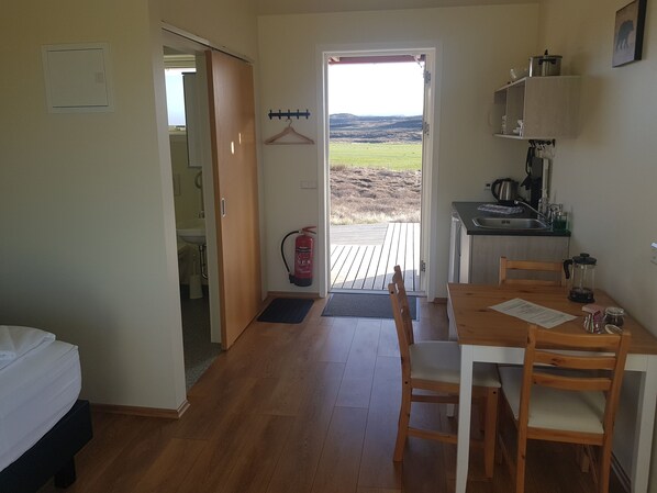 Basic Studio, 1 Queen Bed with Sofa bed, Accessible, Mountain View | Blackout drapes, soundproofing, free WiFi, bed sheets