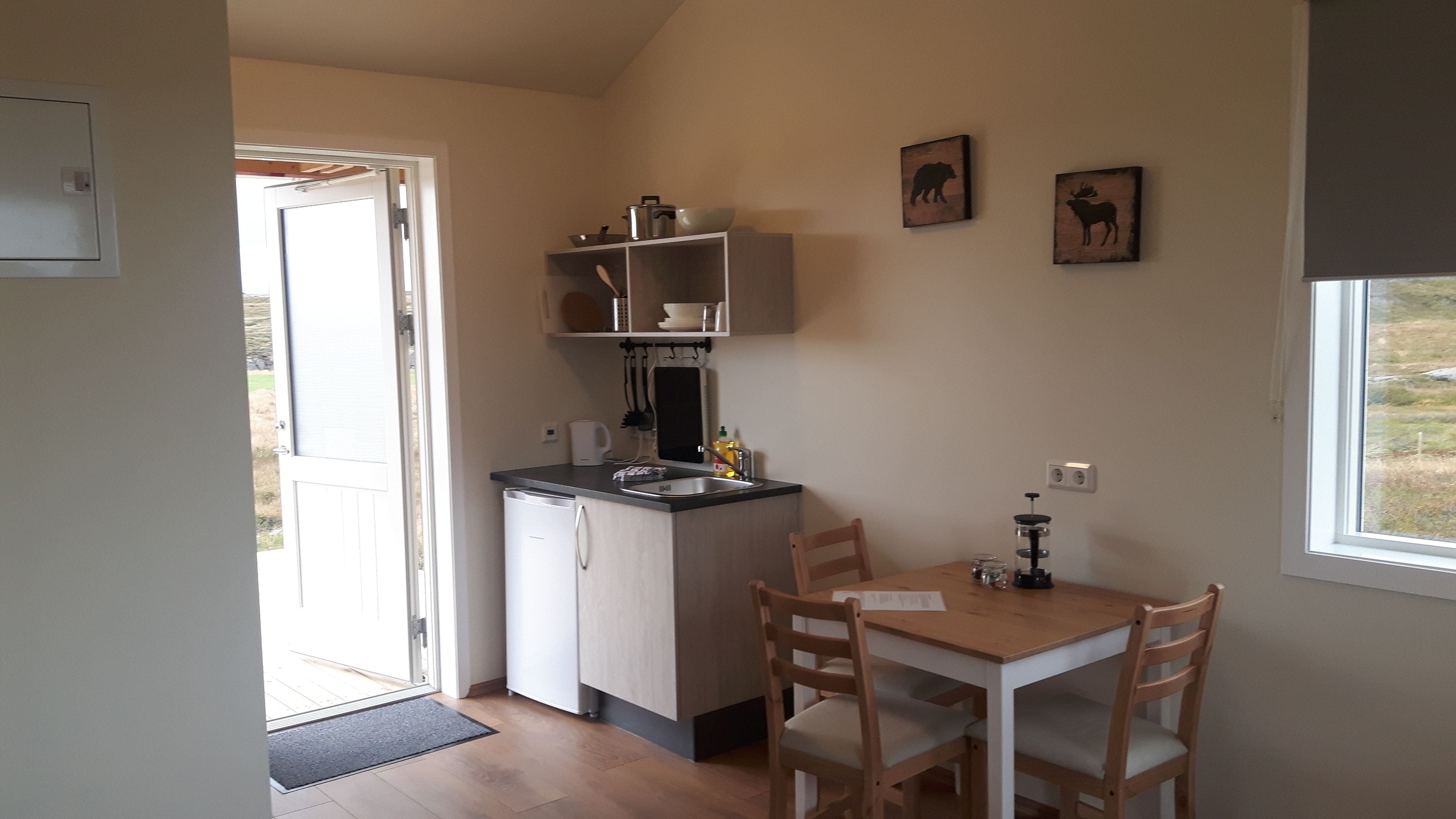 Estudio básico, 1 cama Queen size y sofá cama, con acceso para personas discapacitadas | Cocineta privada | Refrigerador, parrilla de estufa, cafetera y tetera y tetera eléctrica 