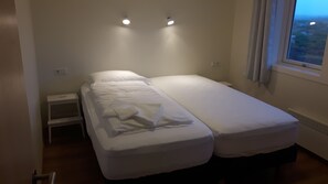 Basic-studiolejlighed - 1 queensize-seng med sovesofa - handicapvenligt - bjergudsigt | Mørklægningsgardiner, lydisolering, gratis Wi-Fi, sengetøj