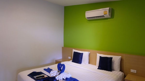In-room safe, desk, free WiFi