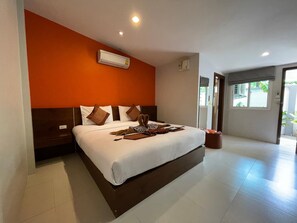 In-room safe, desk, free WiFi