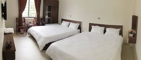 Quadruple Room | Desk, free WiFi