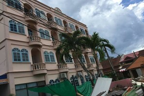 Exterior - Khok Chang Building (Karon)