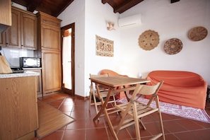 Deluxe House, 2 Bedrooms, Patio | Living area