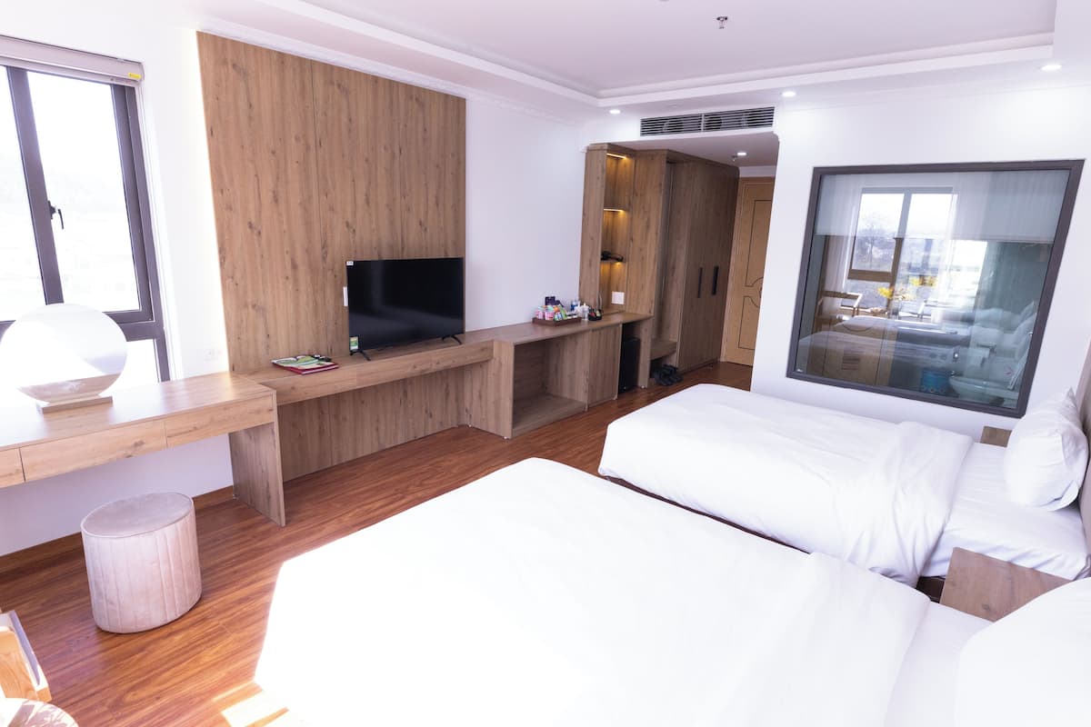 Superior Twin kamer | Een minibar, een kluis op de kamer, een bureau, verduisterende gordijnen