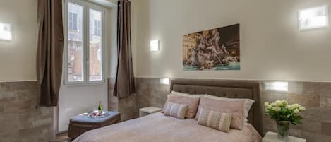 Quarto triplo luxo | Roupas de cama premium, frigobar, cofres nos quartos, escrivaninha