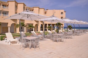 2 من المطاعم، تقديم الإفطار، خيارت الطبخ المحلي والعالمي