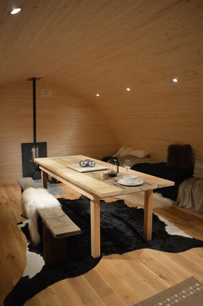 Modulog Howff | Living area - Eco Camp Glenshee (Blairgowrie)