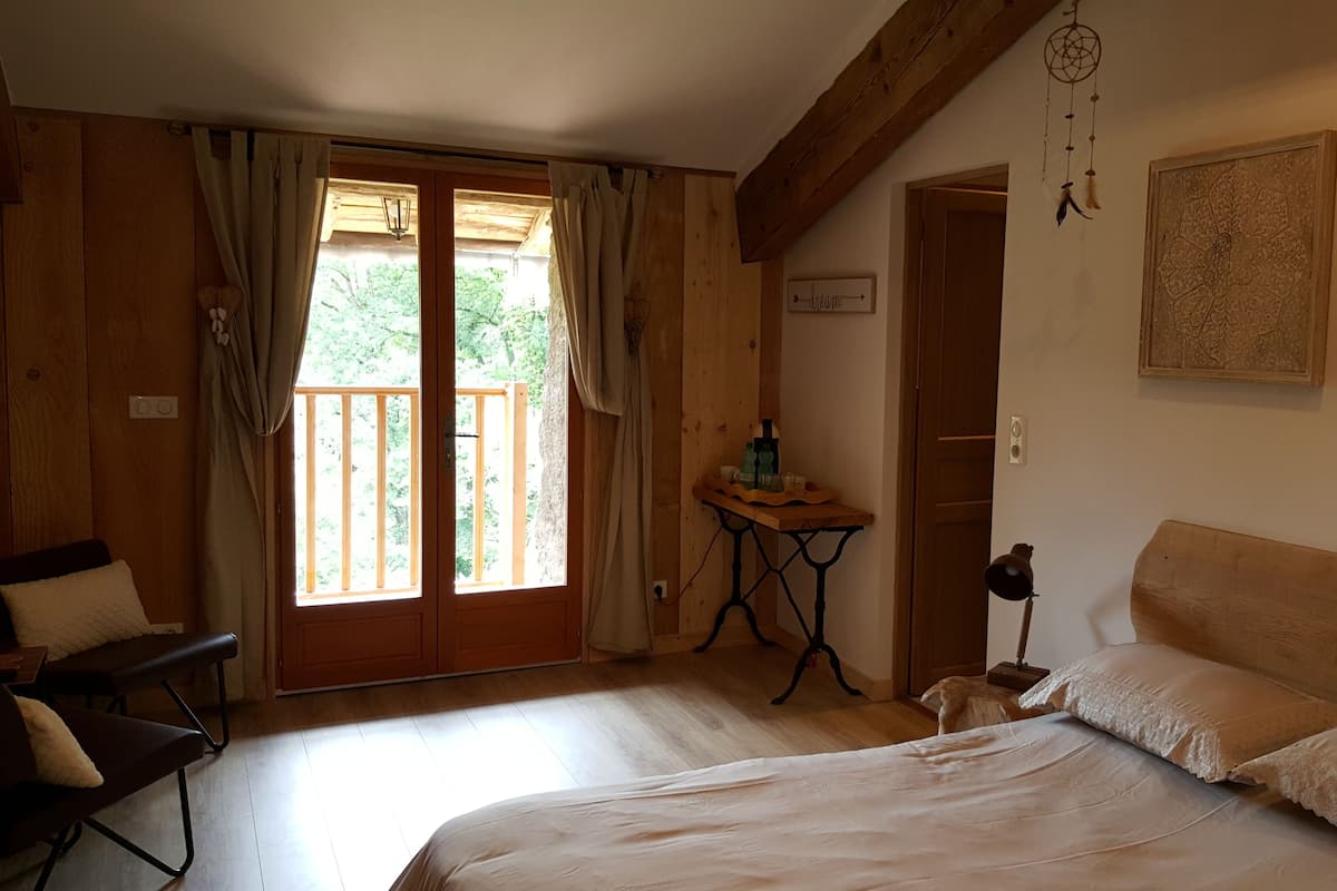 Double Room, Balcony | Iron/ironing board, free cots/infant beds, free WiFi, bed sheets