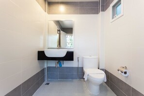 Standard Room | Bathroom | Shower, free toiletries, hair dryer, towels - Sandy House Rawai (Rawai)