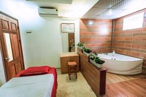 Sauna, tina de hidromasaje y baño de vapor 