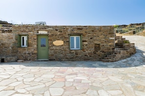 Traditional Cottage, 1 Katil Ratu (Queen), Kitchenette, Mountain View | Teres/patio