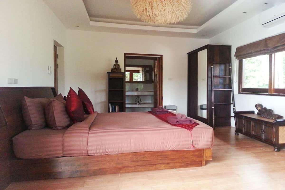 2-Bedroom Deluxe Villa with Private Pool | Minibar, in-room safe, desk, blackout drapes