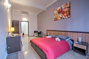 Superior Double Room | Desk, blackout drapes, soundproofing, rollaway beds - Maqueda Central Suites (Palermo)