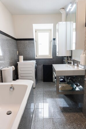 Standard-Apartment | Badezimmer