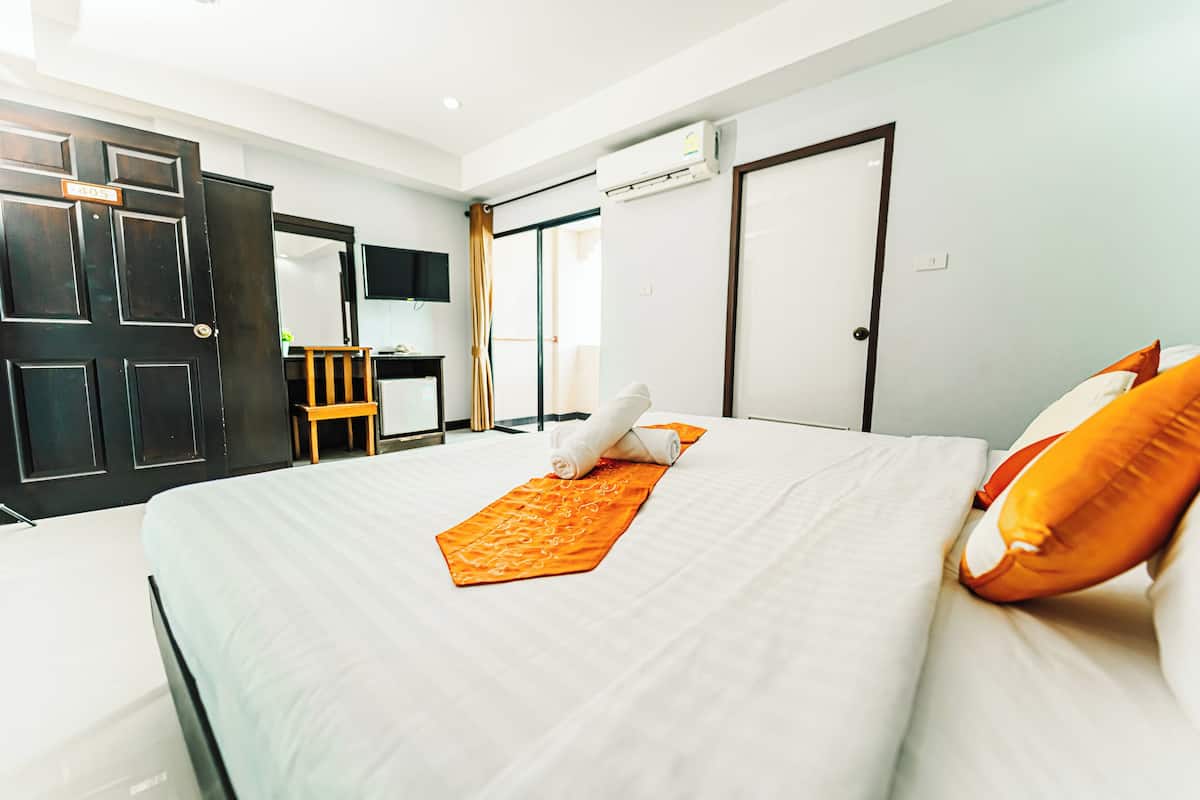In-room safe, blackout curtains, rollaway beds, free WiFi