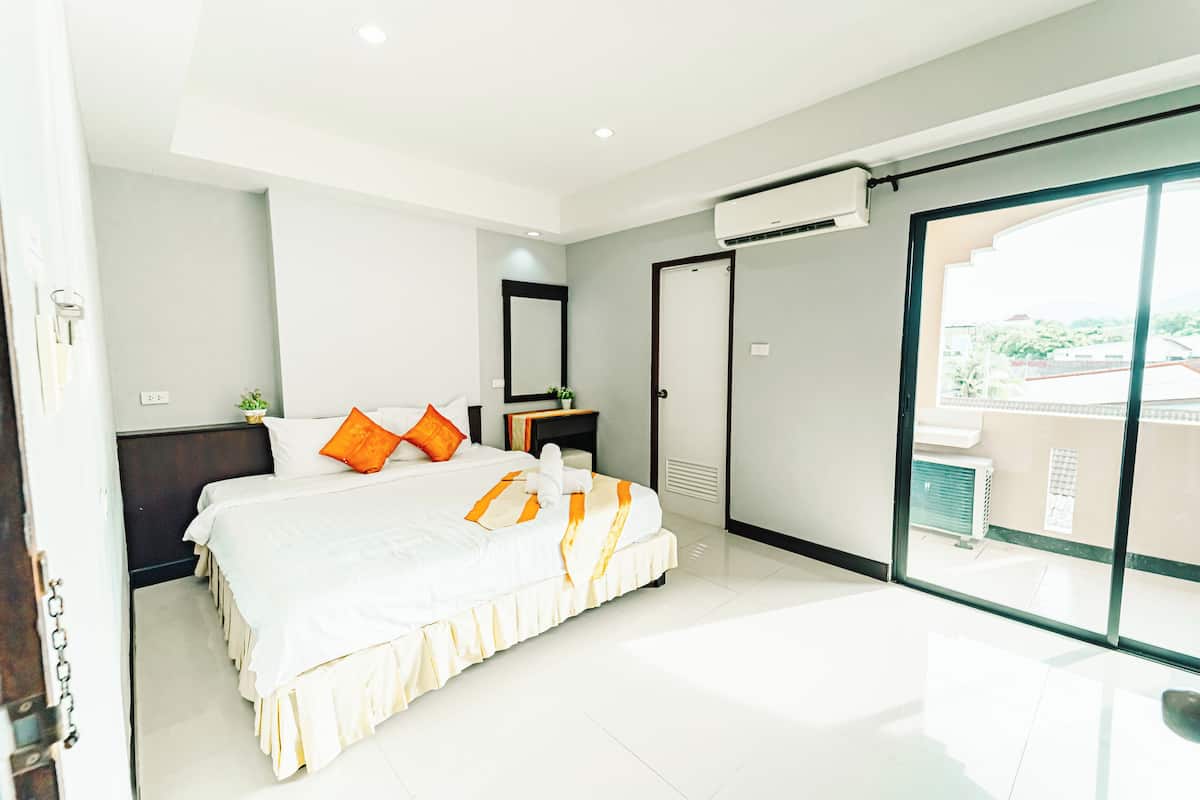 In-room safe, blackout curtains, rollaway beds, free WiFi