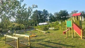 Children’s play area – outdoor