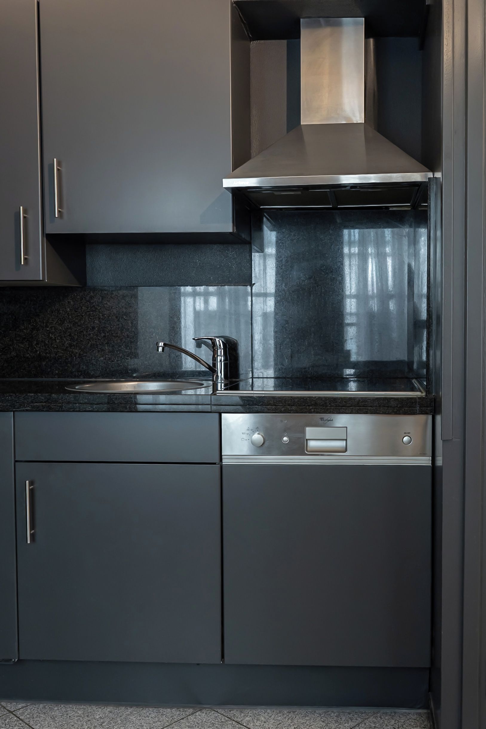 Standaard appartement | Privékeuken | Een espressoapparaat, een koelkast, een microgolfoven, een oven