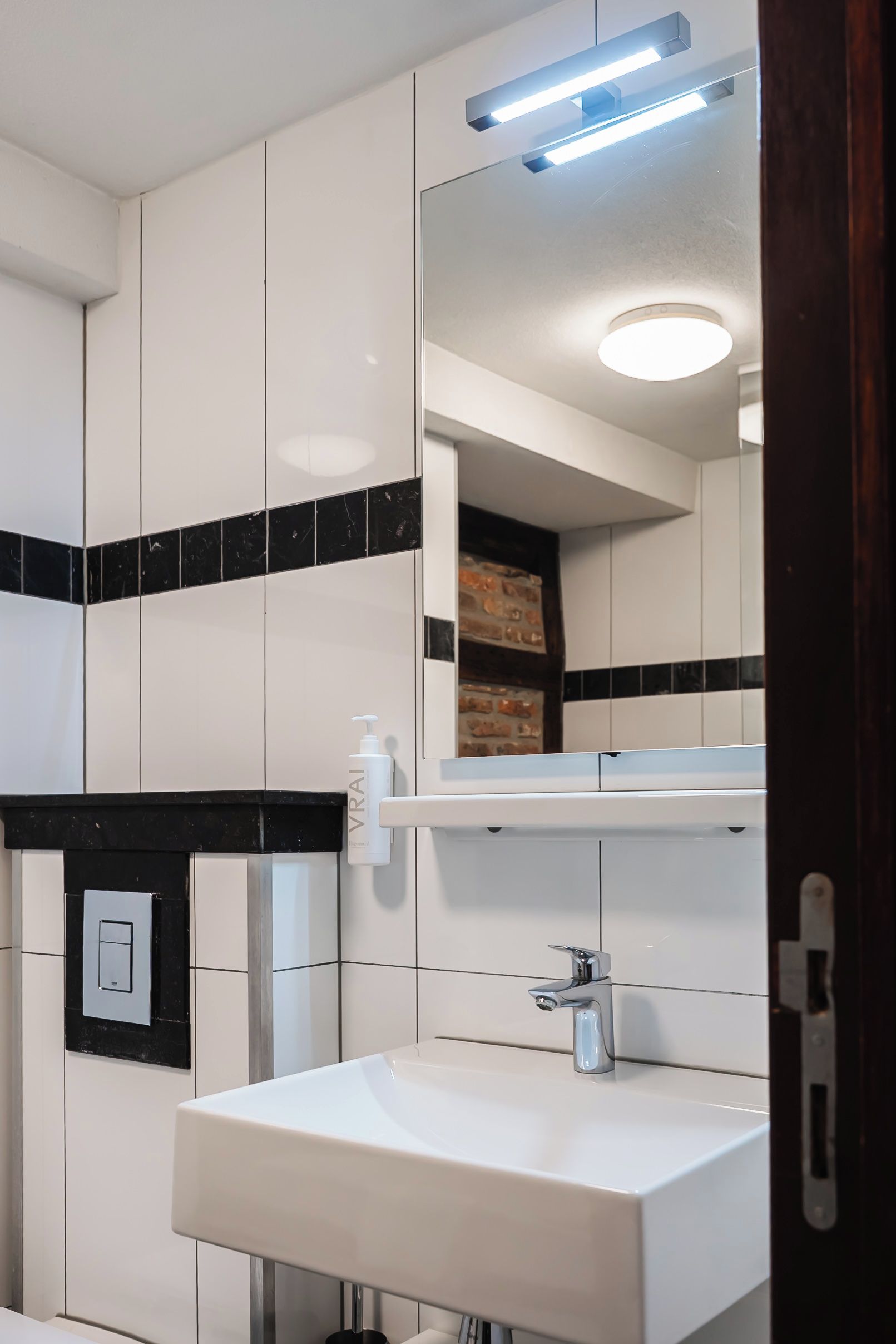 Standard Apartment | Bathroom