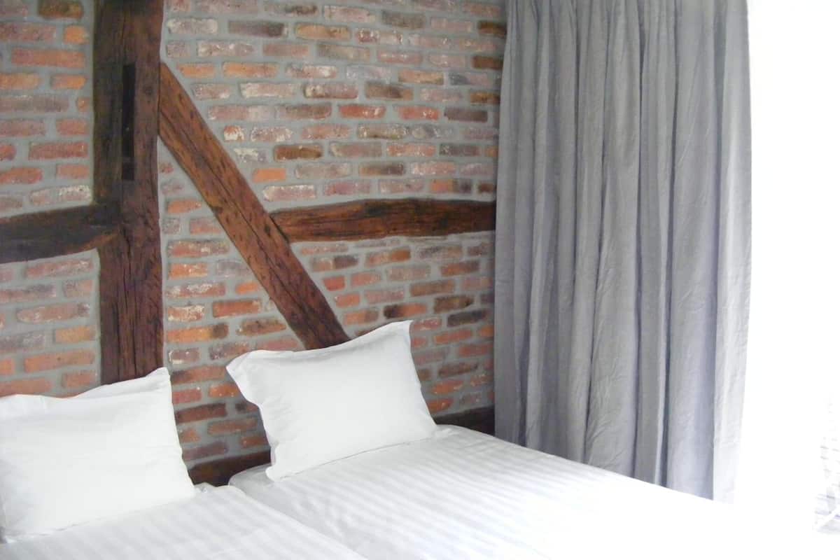 standard apartment | individually furnished, soundproofing, iron/ironing board, bed sheets