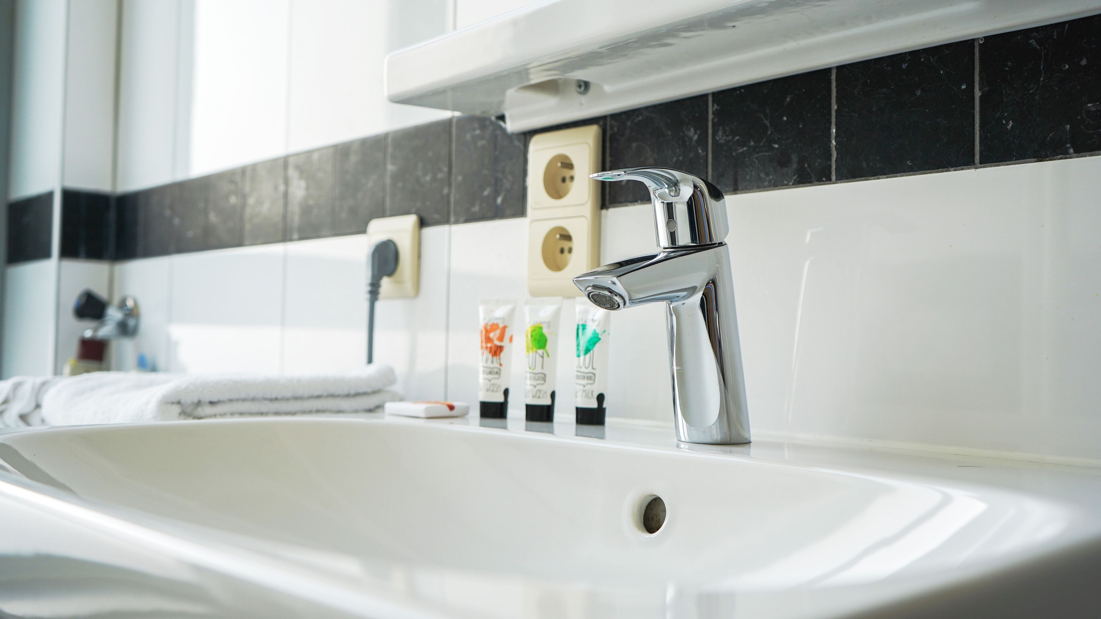 standard apartment | bathroom sink