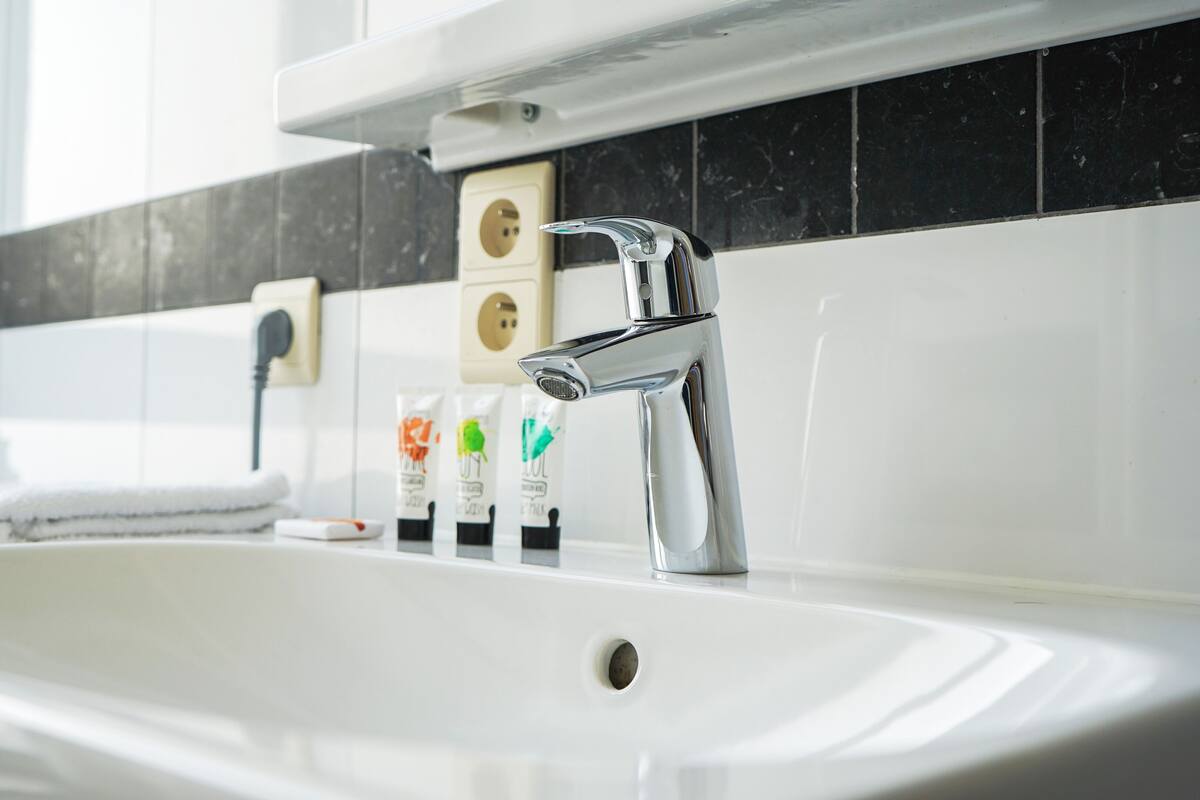 standard apartment | bathroom sink