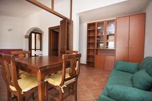 Comfort Apartment, 2 Bedrooms, Sea View | Living area