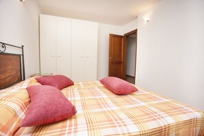 Apartamento conforto, 2 quartos, vista para o mar | 2 quartos, escrivaninha