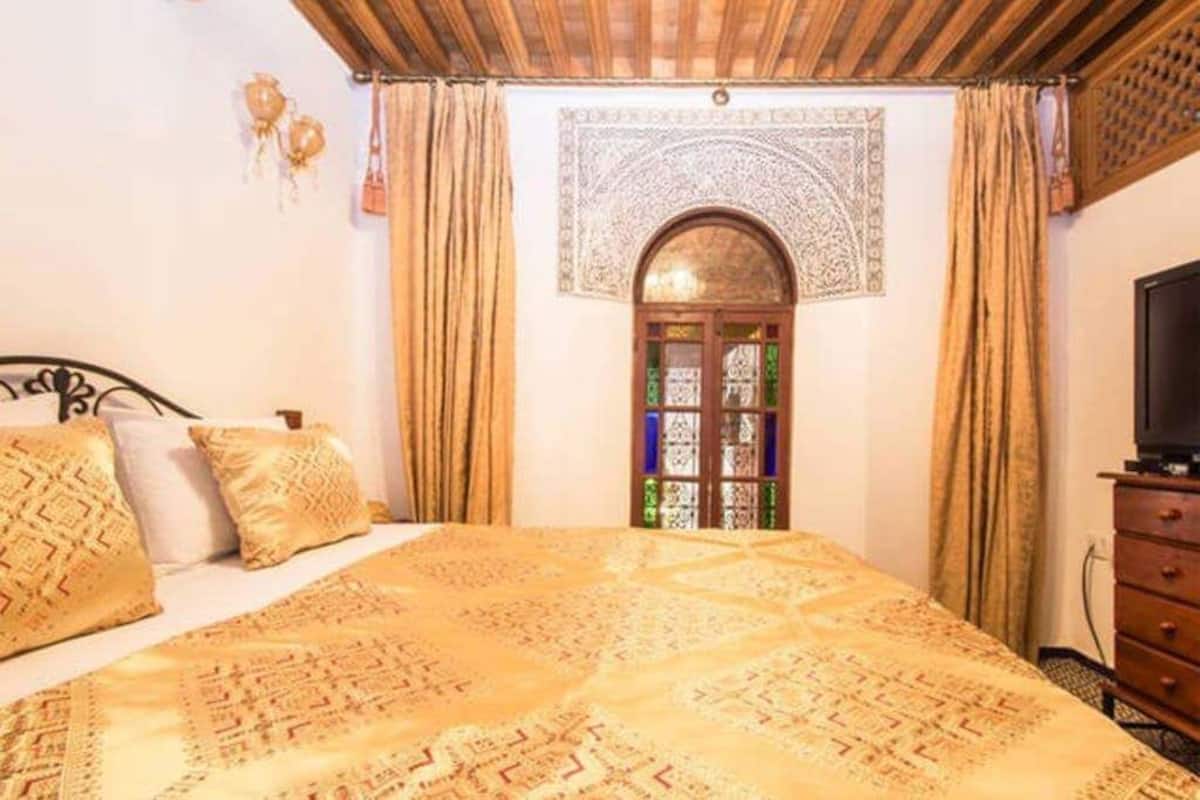 Deluxe tweepersoonskamer | Luxe beddengoed, een laptopwerkplek, verduisterende gordijnen