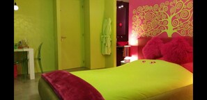Premium bedding, minibar, individually decorated, individually furnished