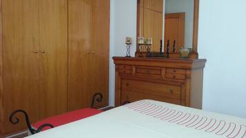 Double Room, Shared Bathroom | Iron/ironing board, free cribs/infant beds, free WiFi, bed sheets