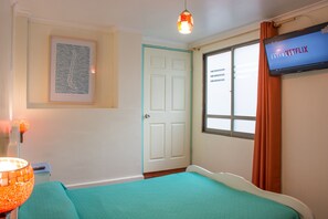 Soundproofing, iron/ironing board, rollaway beds, free WiFi - Hostal Casa Aborigen - Hostel (Santiago)