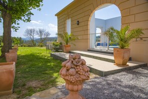 Perincian bahagian luar