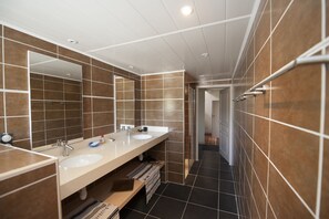 Comfort House | Bathroom shower - Chateau Cicéron (Ribaute)