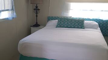 Basic Apartment, 1 Queen Bed, Garden View | 1 bedroom, iron/ironing board, free WiFi, bed sheets