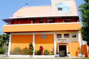 Fachada de la propiedad