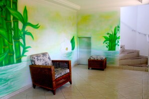 로비 좌석 공간